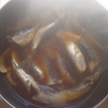 圧力鍋がなかったので普通のお鍋でコトコト煮ました＾＾いわしはカルシウムいっぱいですよね♪生姜が臭みを消しておいしい♪うまうまレシピ感謝です★～